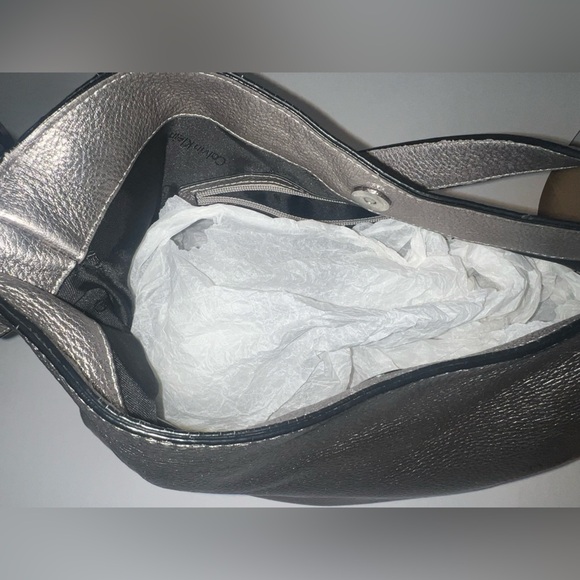 Calvin Klein Pebbled Leather Hobo Shoulder Bag metalic grey color - Picture 5 of 7